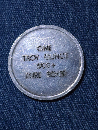 1oz 1974 vintage silver Canadian round