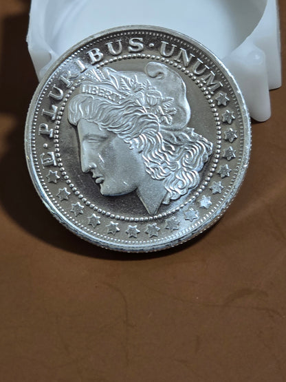 1oz silver Morgan round without capsule